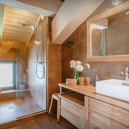 Ibusta - Ovo Network Chalet *